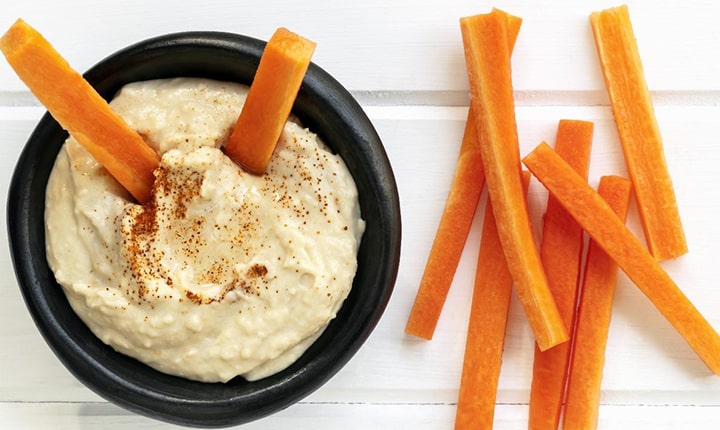 Carrots & Hummus - Healthy snacks for work 